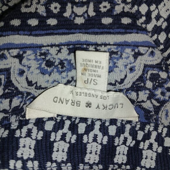 LUCKY BRAND TOP, GEOMETRIC PRINT, BLUE AND WHITE COLOR, VNECK, SIZE SMALL - Picture 7 of 7